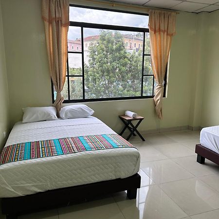 Hostal Marin Central Quito Exterior photo